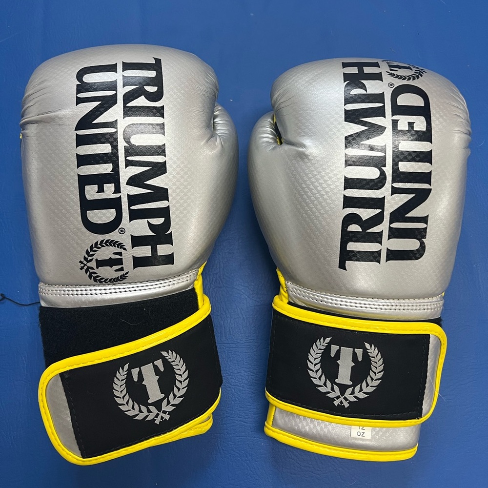Triumph United 12oz boxing gloves